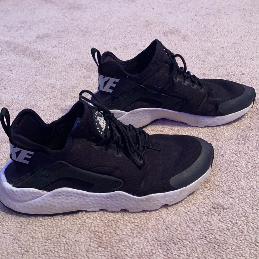 Black Nike Huarache Sneakers